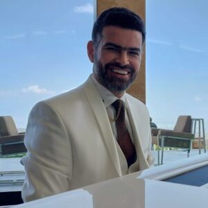 نديم نور الزمن فنان